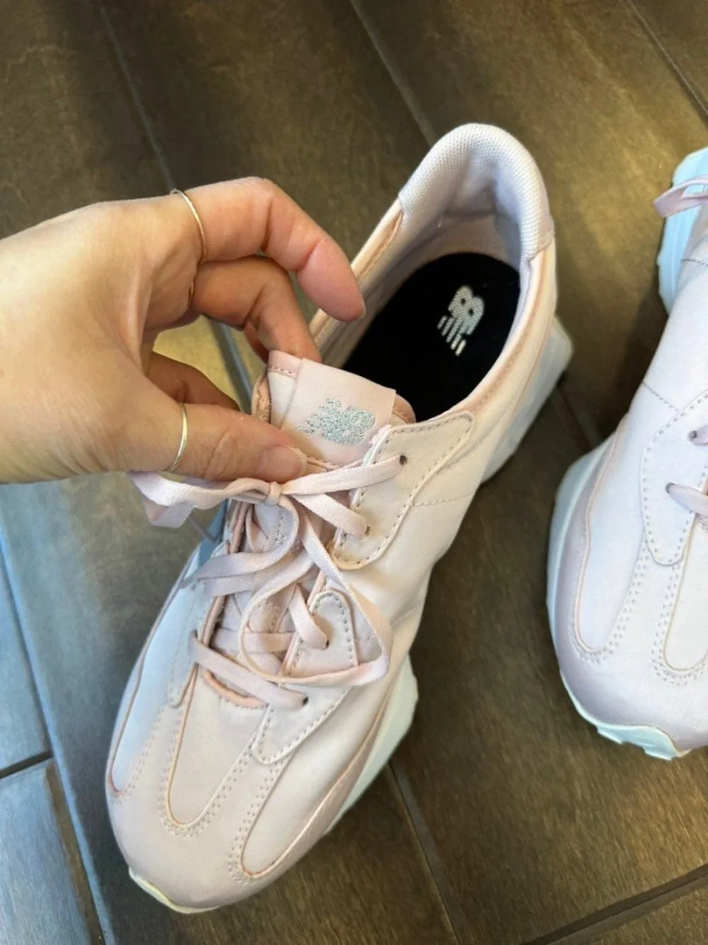 NEW BALANCE SNEAKERS
